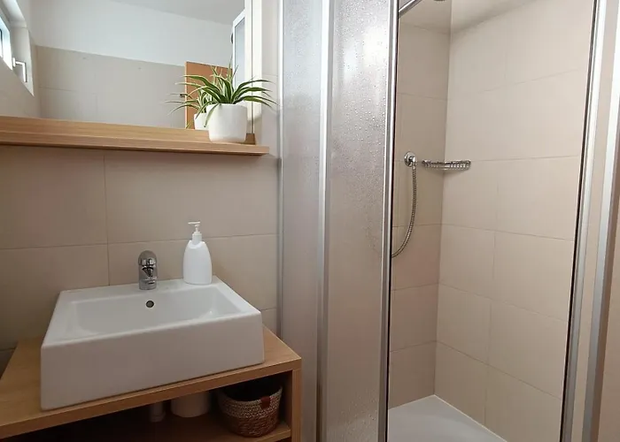 Ehrenburg - Private Apartment Merano